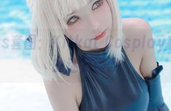 原图vs套图：Kitkat Cosplay在海边的迷雾游戏